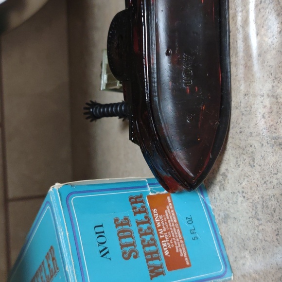 Avon collection - Picture 2 of 2